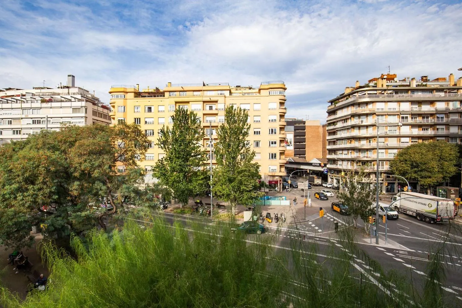Blueground Galvany Balcony Bcn-114 Barcelona Apartment