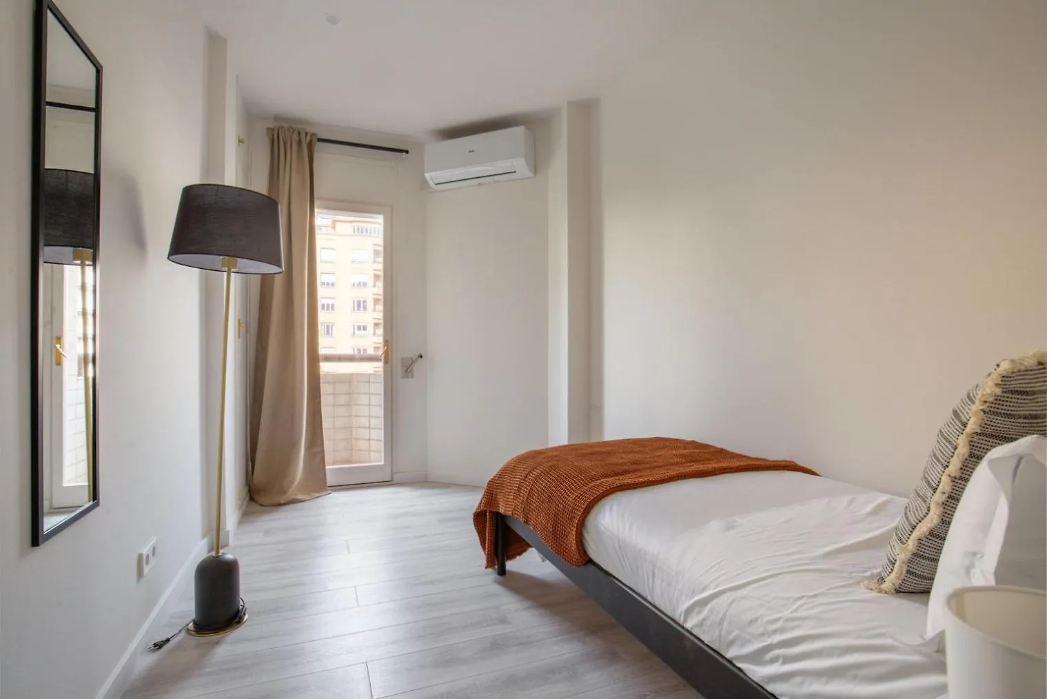 Apartment Blueground Galvany Balcony Bcn-114 Barcelona Spain